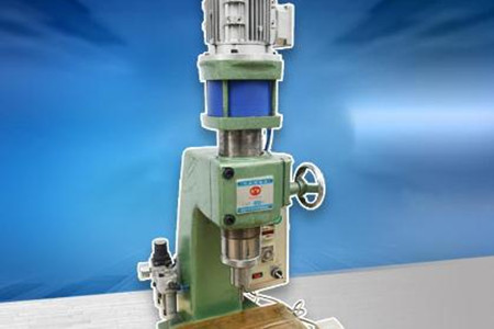 哪個(gè)油壓鉚釘機(jī)廠家比較靠譜?