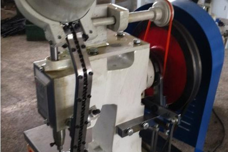 為什么液壓鉚釘機的價格相差很大?