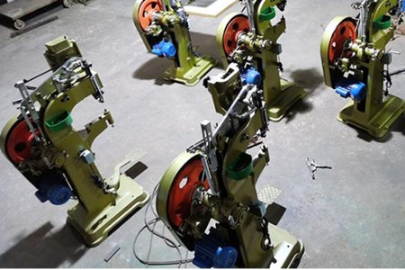 數控鉚釘機鉚接后出現裂紋的原因有哪些?