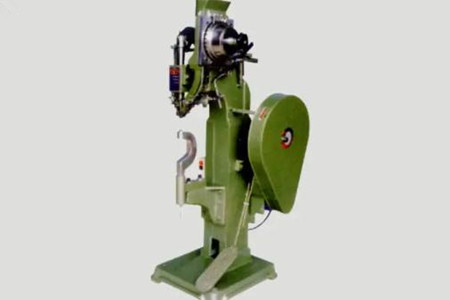 為什么市場(chǎng)上鉚釘機(jī)的價(jià)格高低不一?