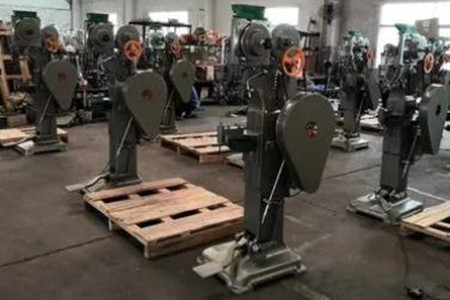 如何選擇合適的鉚釘機鉚頭?