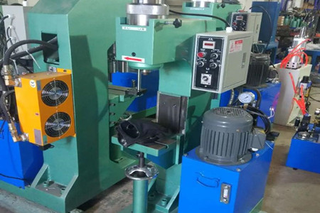 不會(huì)挑選鉚釘機(jī)？碩峰來(lái)支招！