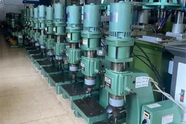 鉚釘機(jī)如何調(diào)整壓力？碩峰這樣說！