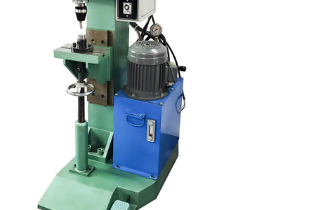 雙頭鉚釘機鉚接后鉚釘出現(xiàn)裂紋的原因